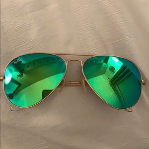 Ray ban green aviators with case